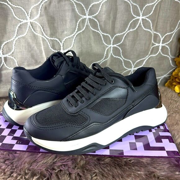 (M4) Zara men's sneaker size right 40/7.5, left 41/8 US, different size - Picture 1 of 12
